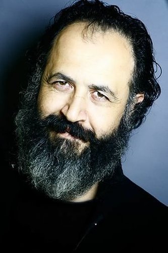 Özgür Bayer