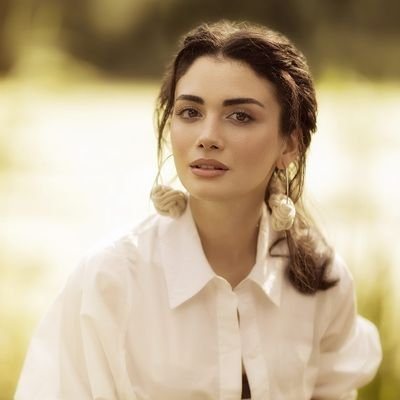 Özge Yağız