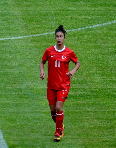 Esra Manya