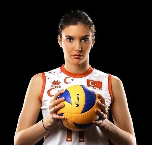 Esra Şencebe