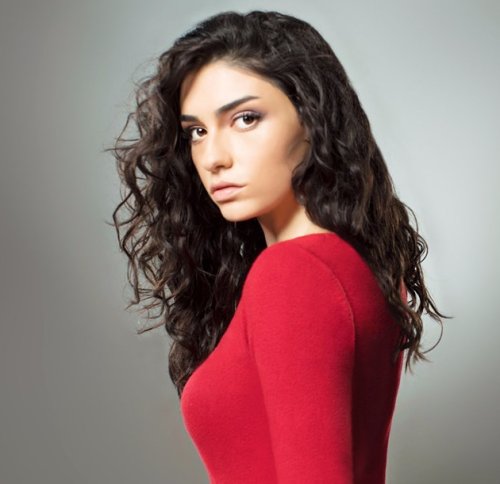 Hazar Ergüçlü