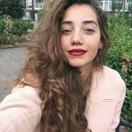 Özge Özacar