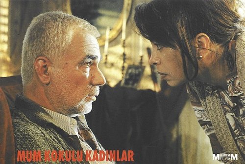 Mum Kokulu Kadınlar